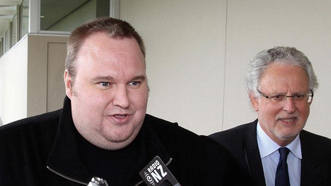 kim-dotcom-leaving-court.jpg